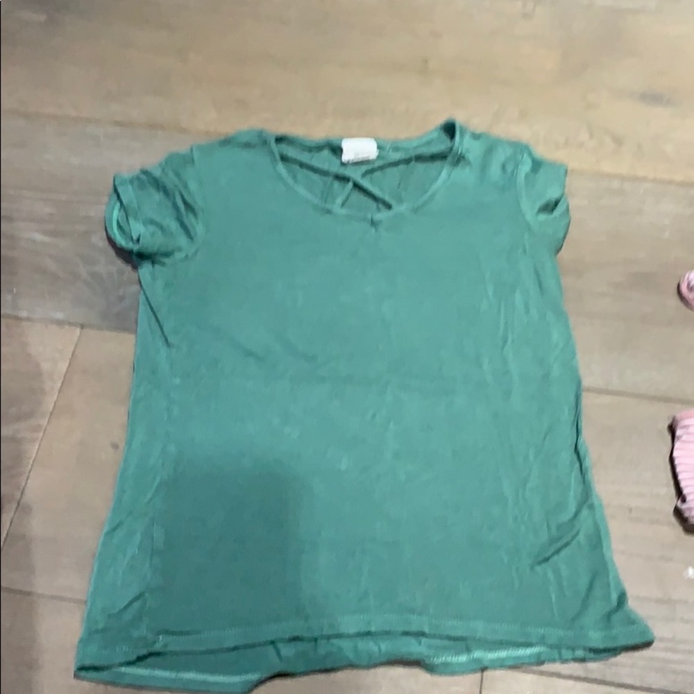 Tee shirt with crossed design-green